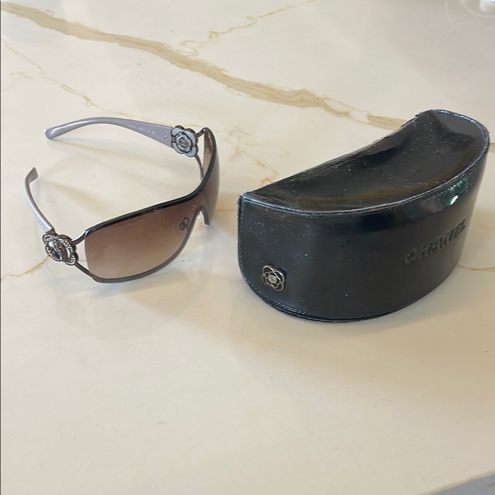 CHANEL Black Sunglasses Sleek Wraparound Style